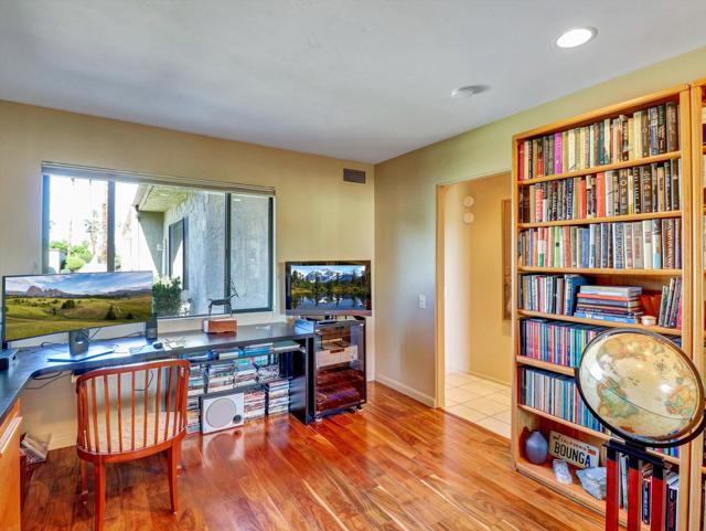 2371 Via Sonoma, Palm Springs CA: https://media.crmls.org/mediaz/cf57802f-ef47-46a8-8fb1-6556cffead10.jpg