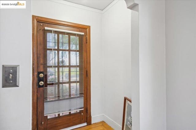 2717 Mabel St, Berkeley CA: https://media.crmls.org/mediaz/cf580b50-2025-4b13-bc7e-4bdcd563e129.jpg