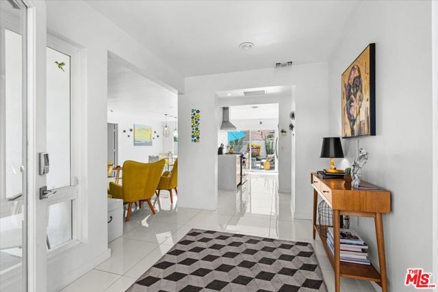 3963 E Calle San Antonio, Palm Springs, CA 92264