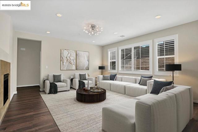 3120 Rio Viejo Drive, Bay Point CA: https://media.crmls.org/mediaz/cf59c278-ca3d-4c4a-8ab5-45f45f9ef272.jpg