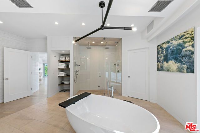 6375 Gayton Place, Malibu CA: https://media.crmls.org/mediaz/cf5aa5f6-95fb-4bbf-bda0-a83c2ed47926.jpg