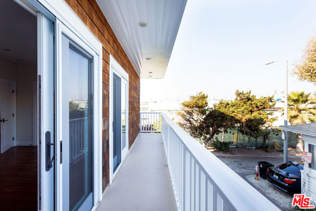 702 Pacific Ave., Venice CA: https://media.crmls.org/mediaz/cf5ab21e-5610-4f35-b0d0-7f0f429c2ba5.jpg