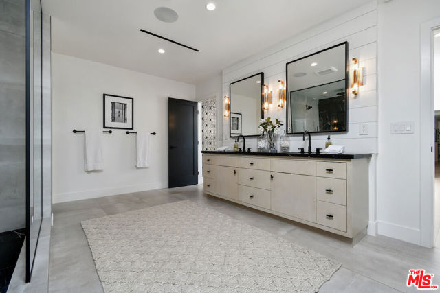 3221 Elvido Drive, Los Angeles CA: https://media.crmls.org/mediaz/cf5ab798-ee66-43ba-8dcf-9fd33bdc3653.jpg