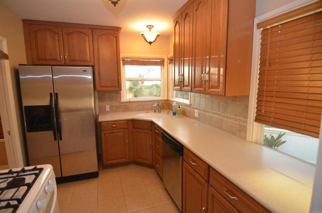 2297 Newcastle Avenue, Cardiff by the Sea CA: https://media.crmls.org/mediaz/cf5adbd4-fad8-4670-b3b7-4fbb5695a5f9.jpg