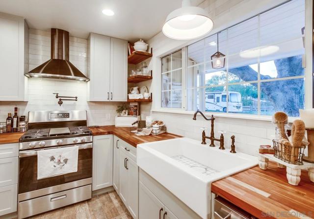 17048 Handlebar Rd, Ramona CA: https://media.crmls.org/mediaz/cf5c4a09-97b8-4e8c-9550-5879154d057c.jpg
