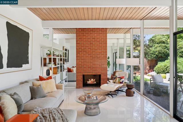 206 Santa Fe Dr, Walnut Creek CA: https://media.crmls.org/mediaz/cf5cb84d-b59f-4bff-8e15-c932ee6d81cc.jpg