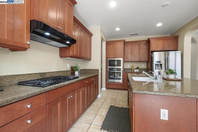 670 W Privado Way, Mountain House CA: https://media.crmls.org/mediaz/cf5f06e8-4df6-429c-a20c-a3de7da00c1b.jpg