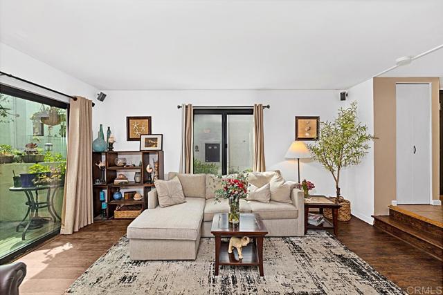 Detail Gallery Image 4 of 32 For 2284 Caminito Pajarito #147,  San Diego,  CA 92107 - 2 Beds | 1/1 Baths
