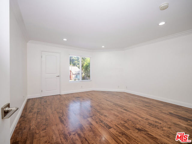 5417 Allott Avenue, Sherman Oaks CA: https://media.crmls.org/mediaz/cf6079b6-bd24-461e-b8f5-85e53d0af9b8.jpg