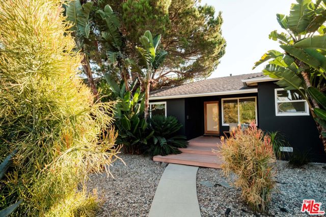 3625 Berryman Avenue, Los Angeles CA: https://media.crmls.org/mediaz/cf612e06-1e3a-46fb-b4ae-211a553d974e.jpg
