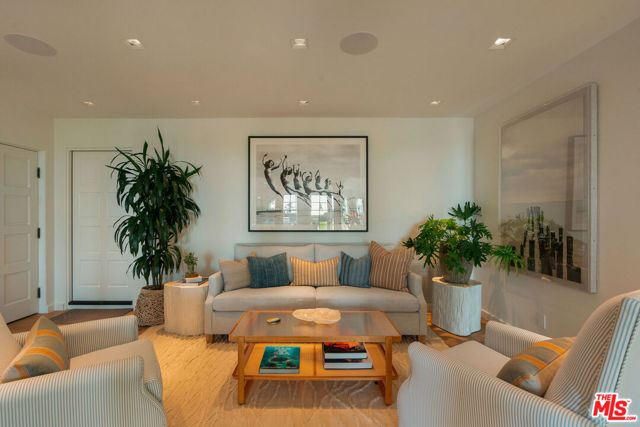 Image 10 of 72 For 705 Palisades Beach Road