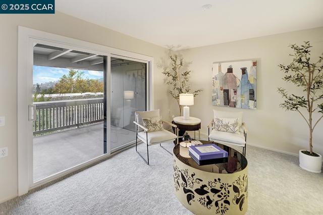 2900 Tice Creek Dr, Walnut Creek CA: https://media.crmls.org/mediaz/cf61aa7a-87f2-4a26-8fb3-4a83187e0c1a.jpg