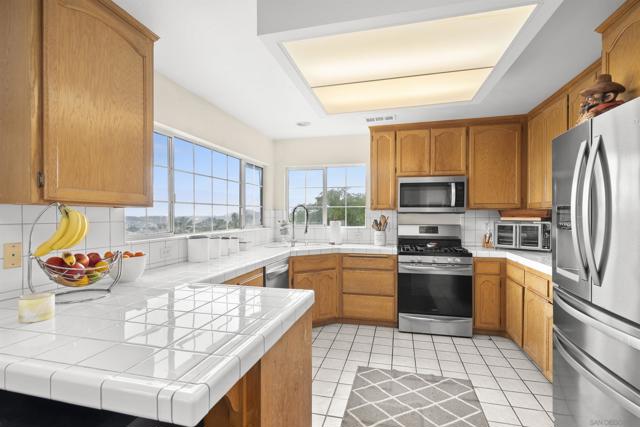8016 Sterling Dr, El Cajon CA: https://media.crmls.org/mediaz/cf61f3b8-9d3c-47a1-a124-58f858b0db13.jpg