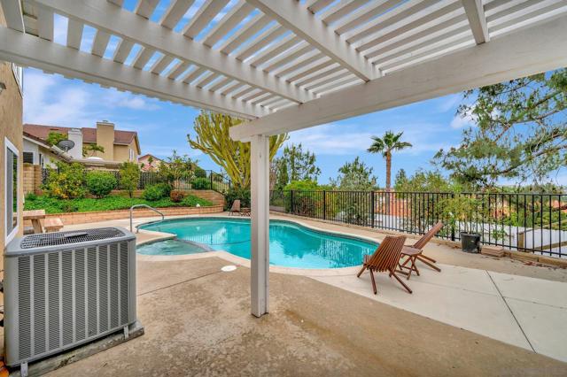 1976 Vineyard Ave, Vista CA: https://media.crmls.org/mediaz/cf631710-c462-450b-94b9-caa05c2c1105.jpg
