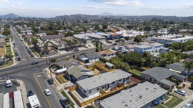 6979 81 Amherst, San Diego CA: https://media.crmls.org/mediaz/cf634271-bcf5-41d3-89e6-2367f4cba708.jpg