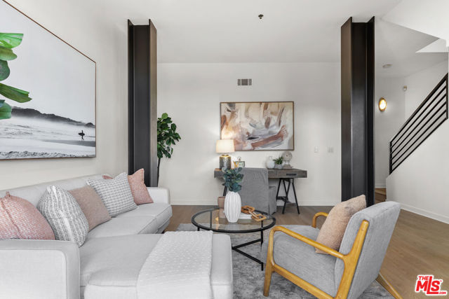 5350 Playa Vista Drive, Playa Vista CA: https://media.crmls.org/mediaz/cf639d84-dd32-4b53-8f88-d5a2764b8037.jpg