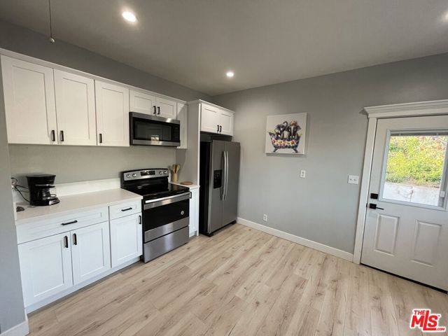 84 N Palm Street, Ventura CA: https://media.crmls.org/mediaz/cf63b123-dfda-4b66-87f1-bbc301284e0a.jpg