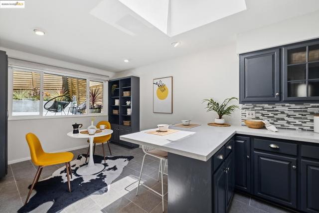5920 Ascot Dr, Oakland CA: https://media.crmls.org/mediaz/cf63f06c-6e90-4e74-8904-16e96682a697.jpg