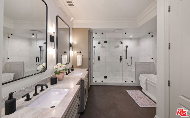 515 N Crescent Heights Boulevard, Los Angeles CA: https://media.crmls.org/mediaz/cf645319-2ac9-4557-9e4e-756c43fb9747.jpg