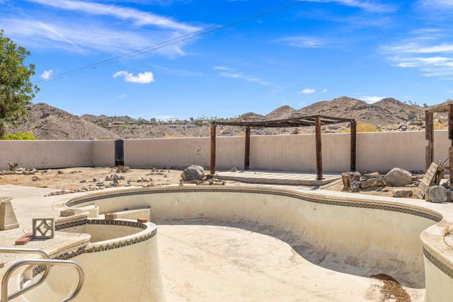 38280 Chuperosa Lane, Cathedral City CA: https://media.crmls.org/mediaz/cf64f40c-ebf5-46a3-9f45-e5b8e154760a.jpg