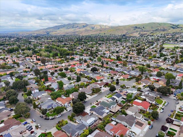 2828 Monte Cresta Way, San Jose CA: https://media.crmls.org/mediaz/cf650b6e-cb6c-48d9-94af-b744a31f82bb.jpg