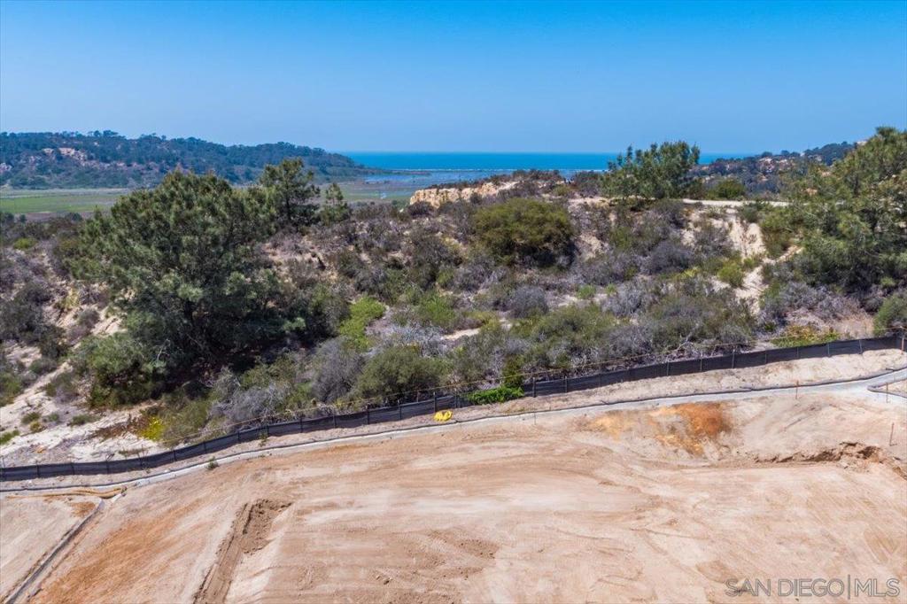 MLS #250023468SD img 9