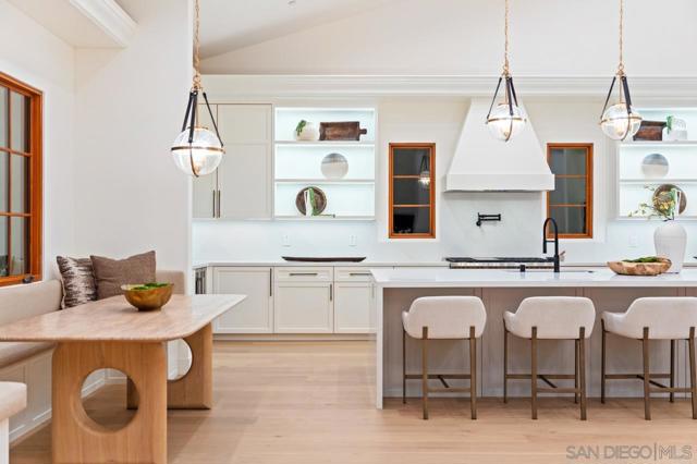 5758 Las Palomas, Rancho Santa Fe CA: https://media.crmls.org/mediaz/cf65dd69-a017-4479-b108-53a121c161ba.jpg