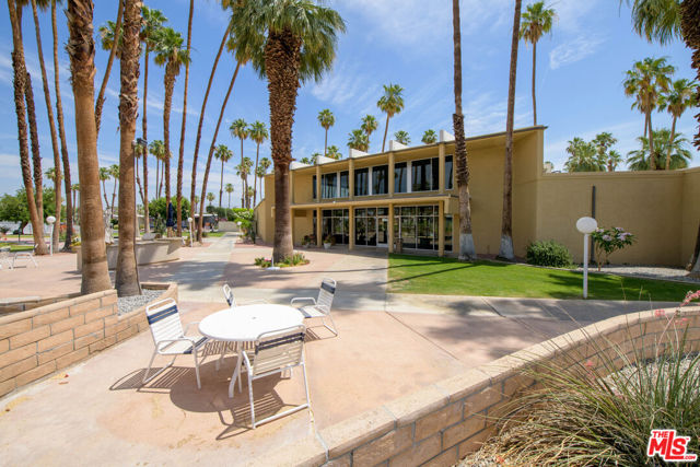 395 Wolf Lane, Cathedral City CA: https://media.crmls.org/mediaz/cf66b155-caf7-42bf-af54-68784c9276a5.jpg
