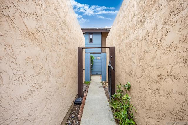 140 E El Norte Pkwy, Escondido CA: https://media.crmls.org/mediaz/cf66f4de-5665-4f99-9b9f-12ae53c3c2c3.jpg