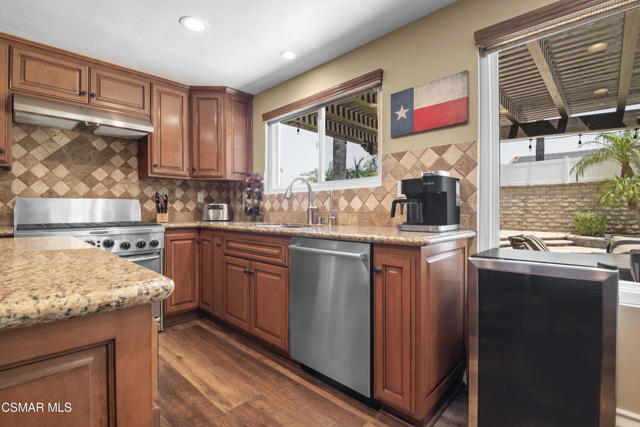 4016 Blairwood Drive, Moorpark CA: https://media.crmls.org/mediaz/cf6761e9-4edc-4083-ac83-5c167d0106d6.jpg