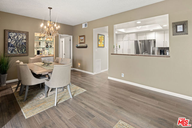 8180 Manitoba Street, Playa del Rey CA: https://media.crmls.org/mediaz/cf6818f6-1b58-48ba-8074-b29d96a18ada.jpg
