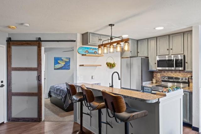 Image 6 of 27 For 125 Surf Way 305