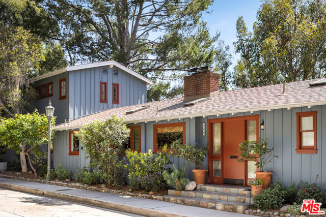 2415 Castilian Drive, Los Angeles CA: https://media.crmls.org/mediaz/cf686aa9-dd65-415c-bd95-43ce5b05f80b.jpg