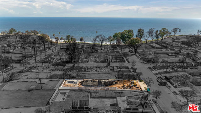 410 Via De La Paz, Pacific Palisades CA: https://media.crmls.org/mediaz/cf691240-2037-47af-8cd8-ae9d46f072af.jpg