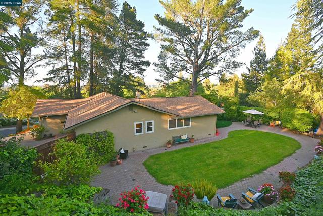 911 Sousa Drive, Walnut Creek CA: https://media.crmls.org/mediaz/cf695e22-dee9-4193-b022-d99d94e40cbd.jpg
