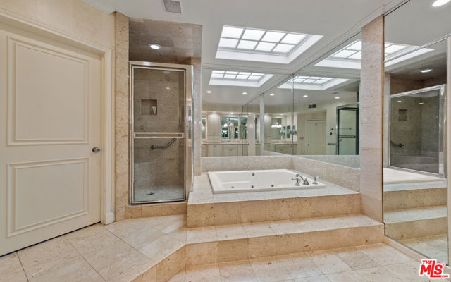 135 Roma Court photo 8