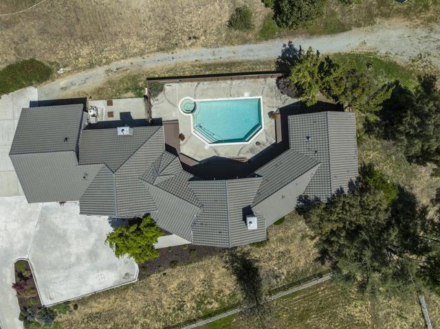 5955 Diablo Hills Road, Tres Pinos CA: https://media.crmls.org/mediaz/cf69b69b-2253-486a-973e-3a3b9e7c949f.jpg