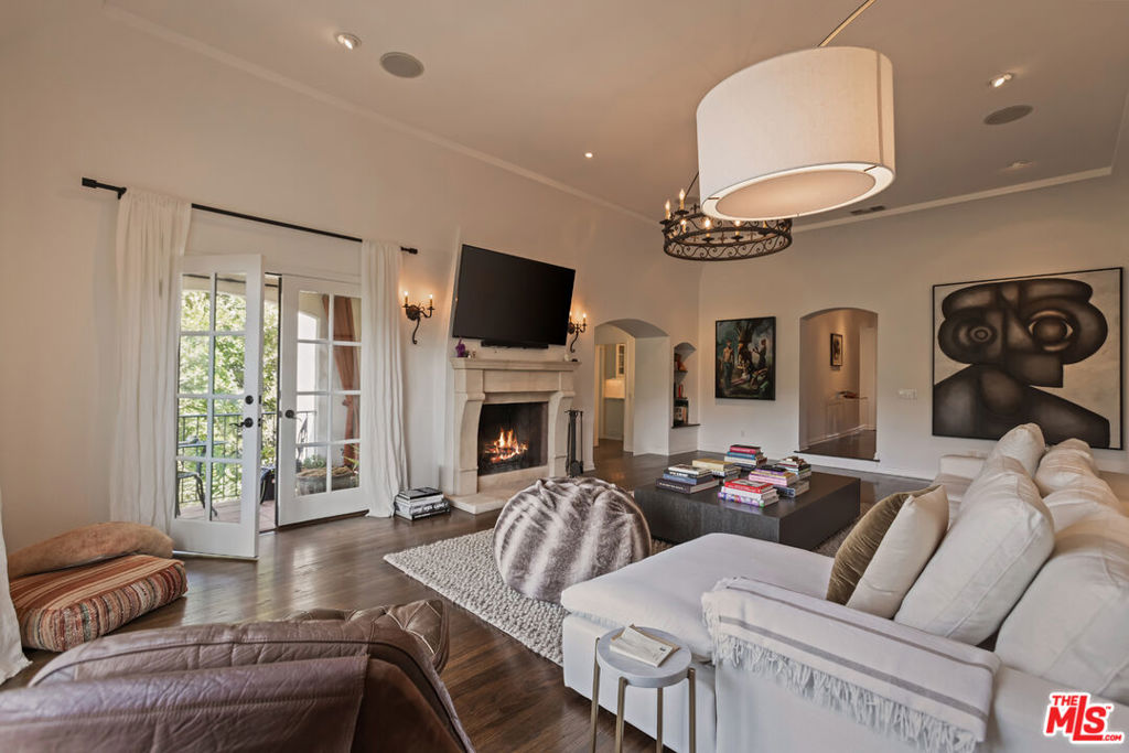 3145 La Suvida Drive — Spanish