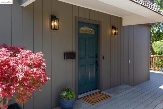 2 Cavendish Ln, Piedmont CA: https://media.crmls.org/mediaz/cf6a79fd-e082-49e9-a0df-88e1eedaa6fb.jpg