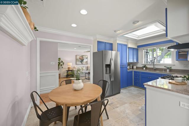 427 Dale Rd, Martinez CA: https://media.crmls.org/mediaz/cf6ad1d4-1159-4d9d-8b5c-204ca8f8ecb2.jpg