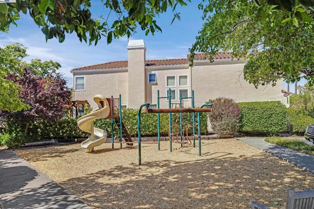 131 Diapian Bay, Alameda CA: https://media.crmls.org/mediaz/cf6be14e-e99e-4320-9489-5e20f488dbc7.jpg