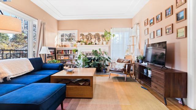1621 E 38Th St, Oakland CA: https://media.crmls.org/mediaz/cf6c3fe8-f8c6-45ec-be89-eafd111ad990.jpg
