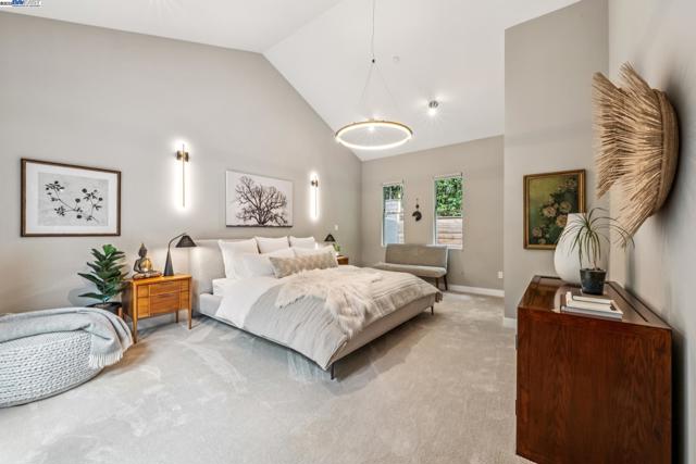 2005 TUNNEL RD, Oakland CA: https://media.crmls.org/mediaz/cf6c4e30-b506-477e-9fb7-bb27836bb585.jpg