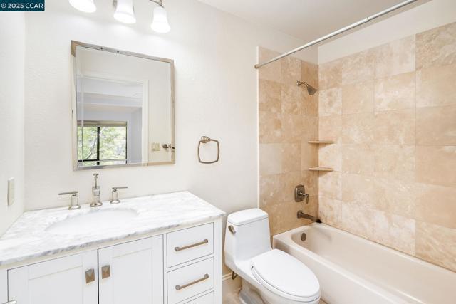 3363 Deer Hollow Drive, Danville CA: https://media.crmls.org/mediaz/cf6c79a3-60a2-4ce7-b74b-969c7aff6aae.jpg