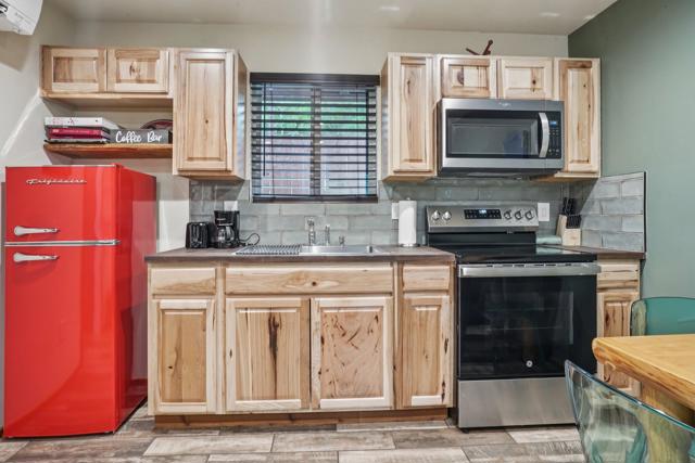 25750 Alderwood, Idyllwild CA: https://media.crmls.org/mediaz/cf6c7ee8-c422-4486-a842-526f7092c8fd.jpg