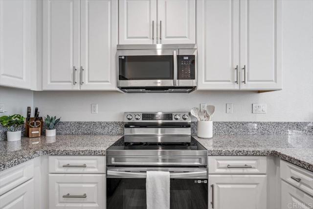 Detail Gallery Image 12 of 49 For 10427 Graphite St, Spring Valley,  CA 91977 - 3 Beds | 2/1 Baths