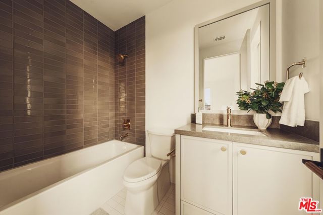 2114 Pier Avenue, Santa Monica CA: https://media.crmls.org/mediaz/cf6d969a-fd7d-4499-8c13-94967f048f8c.jpg