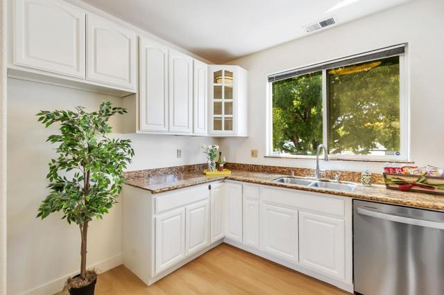425 Carpentier Way, San Jose CA: https://media.crmls.org/mediaz/cf6e07c8-b133-4e6c-a846-356c533a20af.jpg