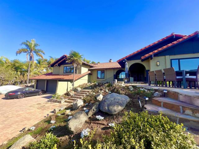 2073 Elevado Rd, Vista CA: https://media.crmls.org/mediaz/cf6e8046-a6b9-42a2-bd35-25d73f6b9d74.jpg