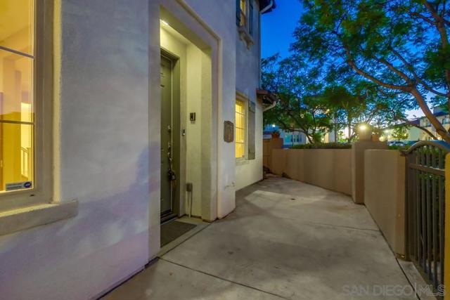 1715 Rolling Water Dr, Chula Vista CA: https://media.crmls.org/mediaz/cf6e8e65-9226-4047-9a6e-4e9354ddd77e.jpg